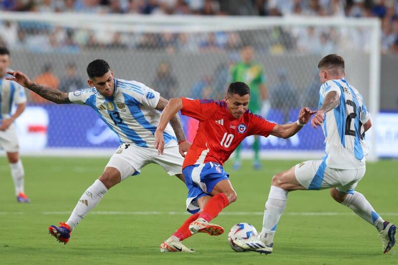 Alexis Sánchez le responde a los críticos de La Roja. EFE