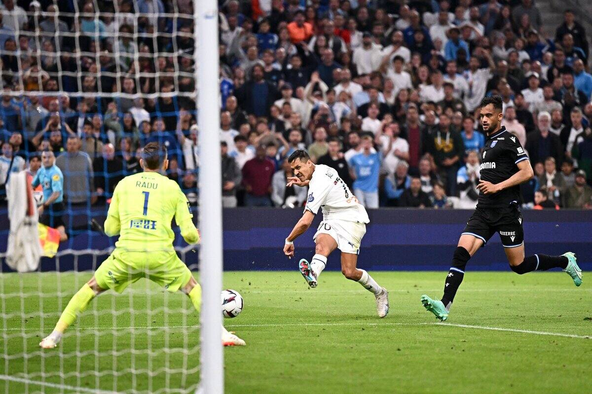 Alexis Sánchez marcó el gol del triunfo en la vitoria sobre Auxerre. Crédito: @Ligue1_ESP.