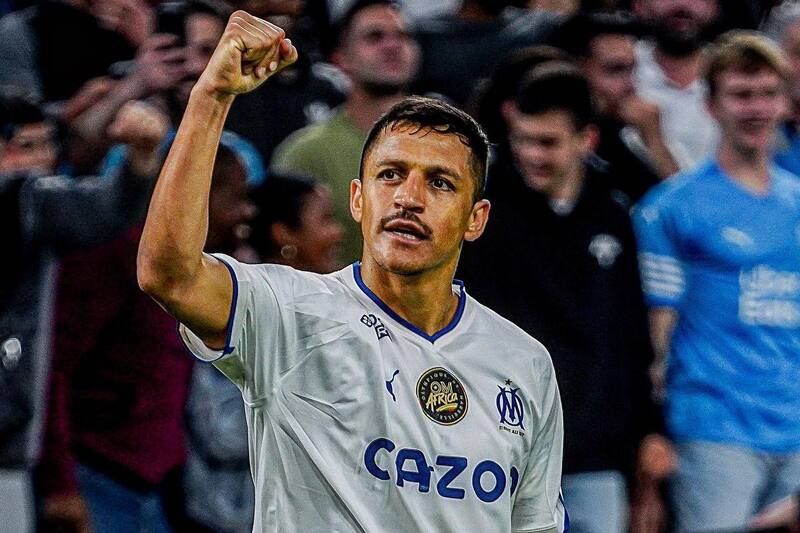 Alexis Sánchez deslumbró en Francia en el triunfo por 2-1 del Olympique de Marsella ante el Auxerre.
