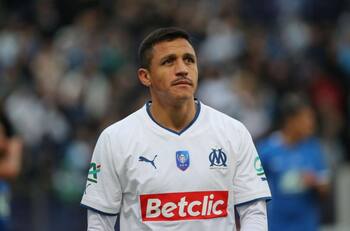 Se olvidaron: Hinchas del Marsella exponen claramente su postura sobre el regreso de Alexis Sánchez