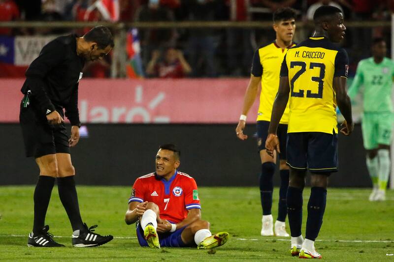 El chileno tuvo que ser sustituido por lesión.
Javier Salvo/Photosport