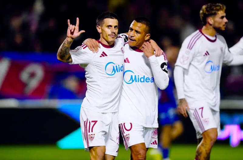 El chileno jugó los 90´ayer frente al Extremadura y no dejó buenas sensaciones. Foto: @sevillaFC