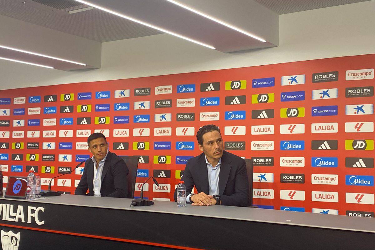 en su presentación oficial en el Sevilla FC. Foto: Patricio Erlandsen/En Cancha.