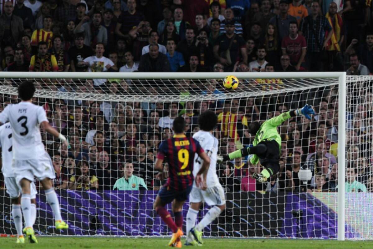 Alexis Sánchez y su gol a Real Madrid en 2013.