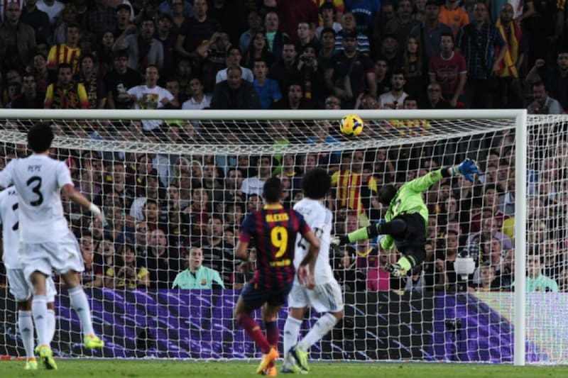Alexis Sánchez y su gol a Real Madrid en 2013.