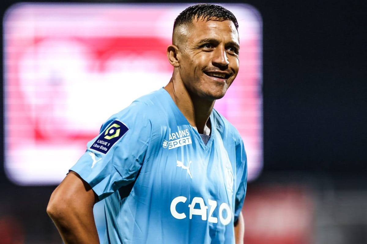 El delantero sigue sin equipo y la Ligue 1 le abre las puertas.