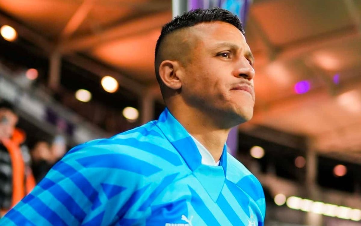 Se retira el socio de Alexis Sánchez.