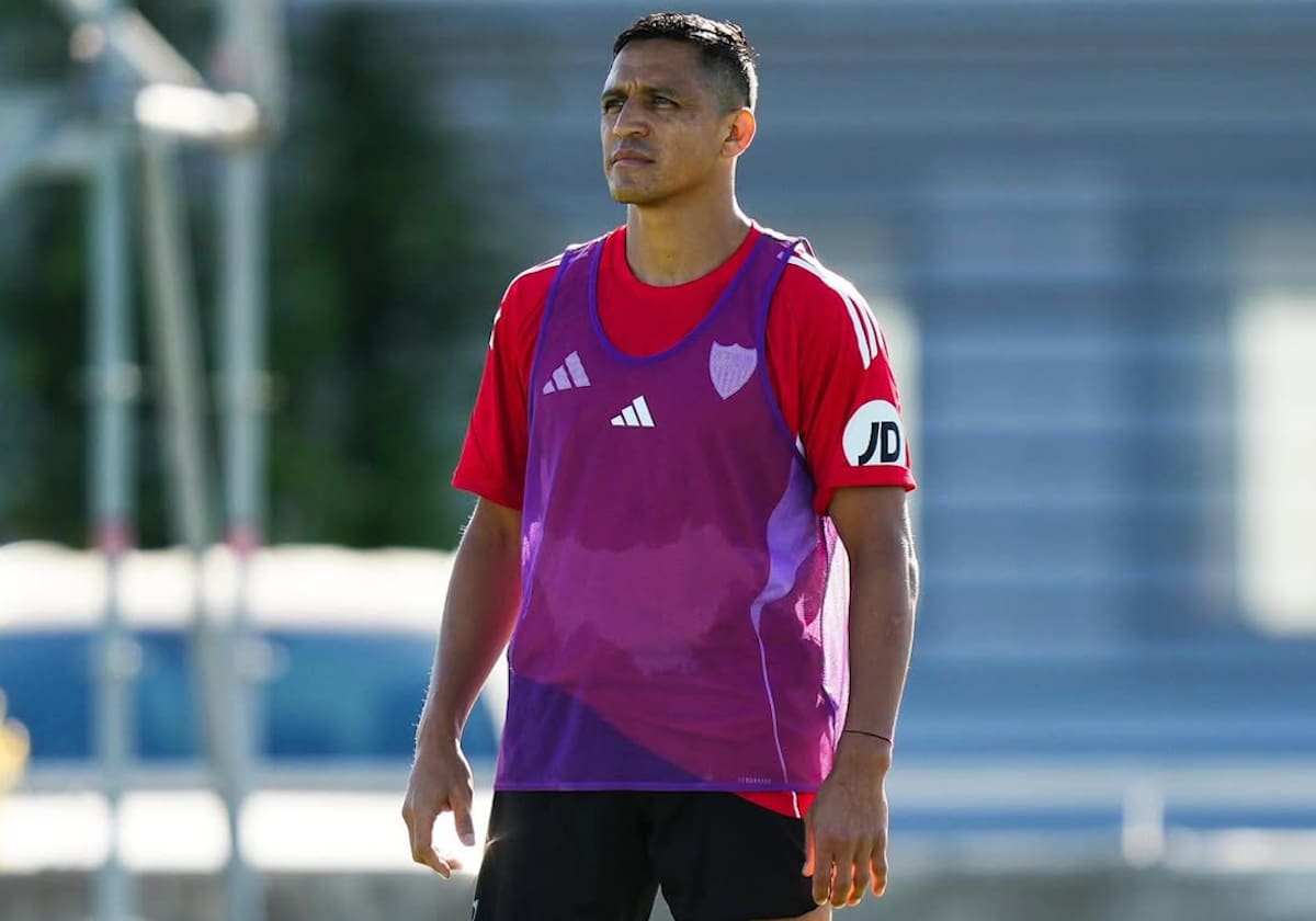 fue citado por Matías Almeyda y podría debutar en el Sevilla. Foto: @SevillaFC en X