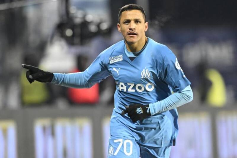 El delantero chileno estaría en Marsella para definir su futuro.