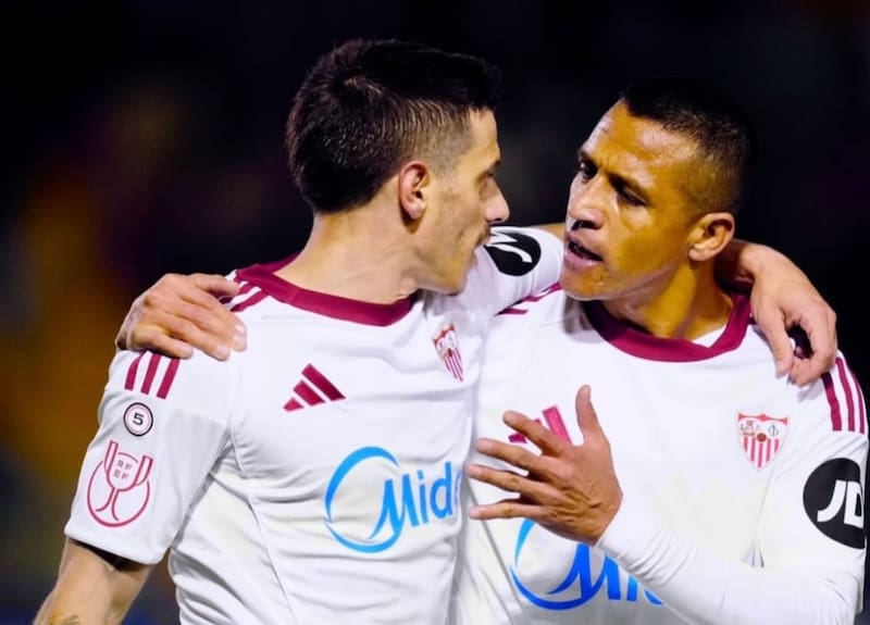 . El chileno fue titular en el Sevilla. Foto: Instagram Sevilla.