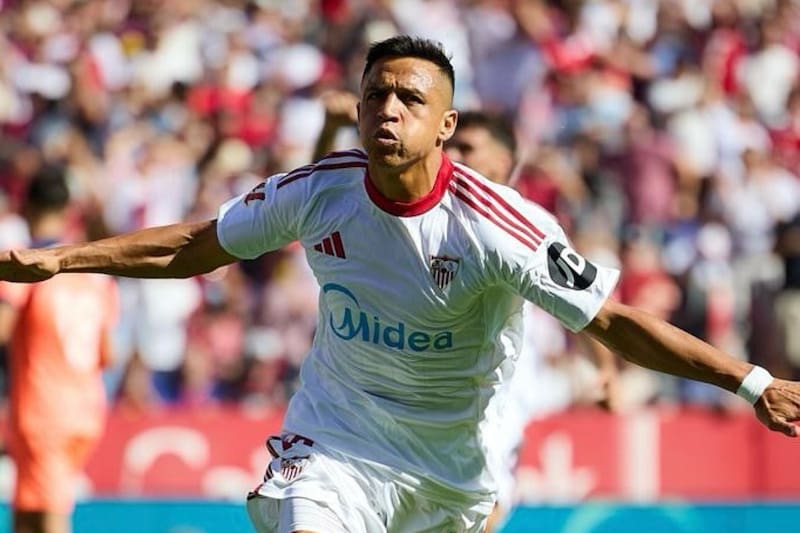 El chileno prepara su retorno a las canchas en Sevilla.