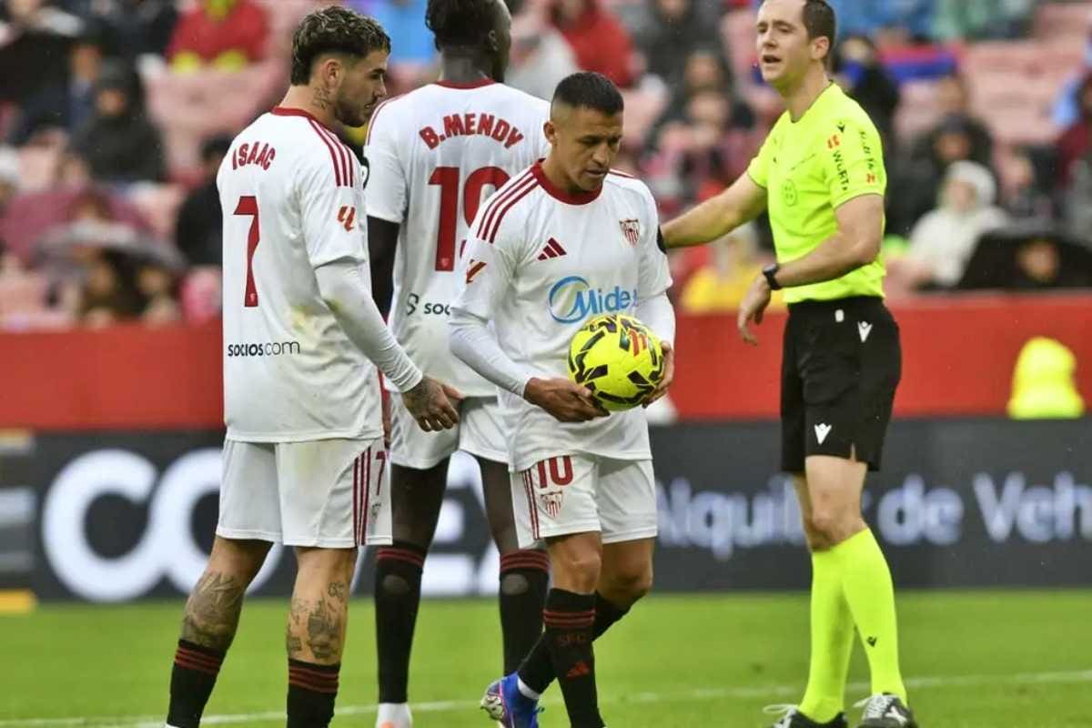 Ahora es el delantero el que podría perderse otro partido. Foto: El Desmarque