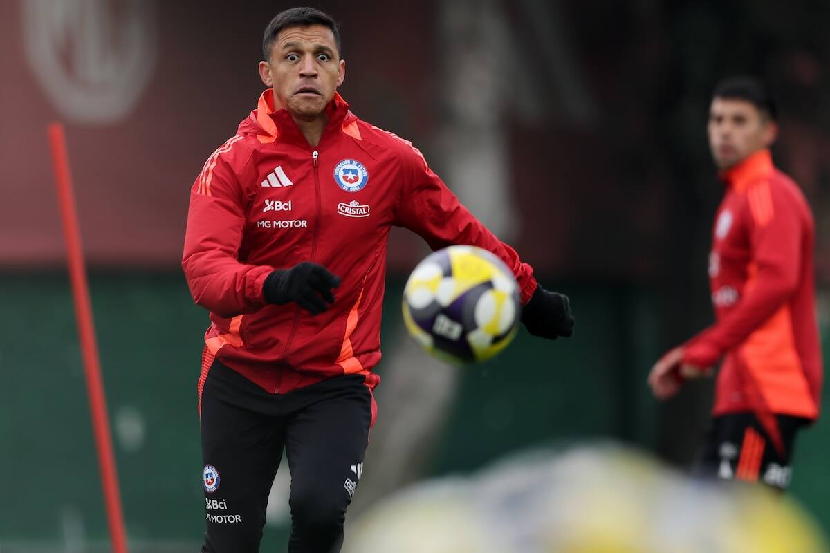 entrenando con la selección chilena en la última Fecha FIFA.