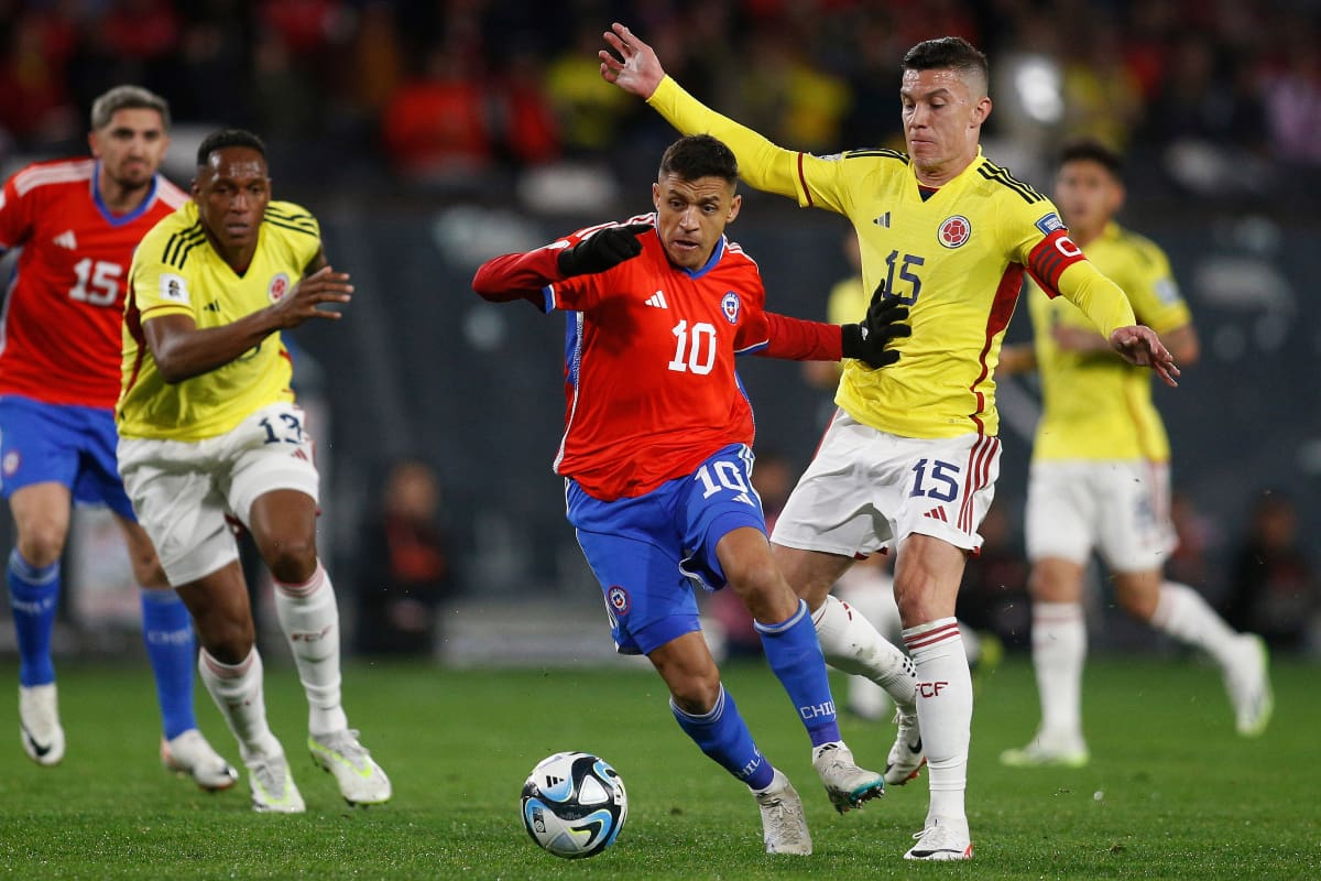 Con el empate ante Colombia, Chile completó cuatro partidos consecutivos sin ganar en calidad de local por las Eliminatorias. Foto: Agencia Aton.