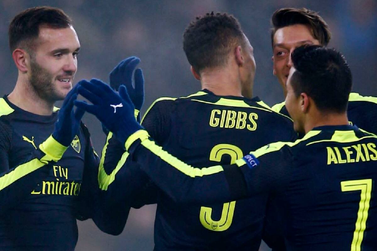 El delantero chileno mostró su mejor versión en el Arsenal, donde compartió una temporada con Lucas Pérez.