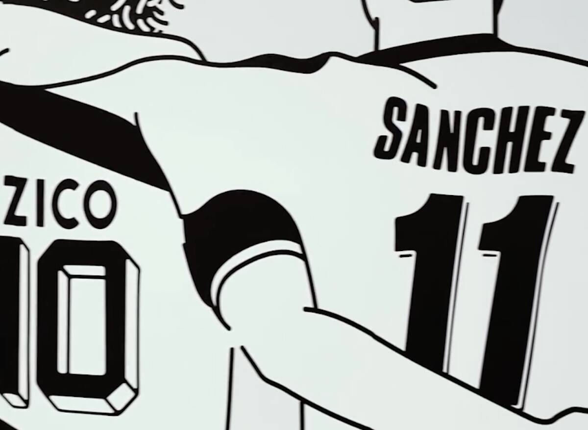aparece en un mural del Udinese junto a Zico, Antonio di Natale y Oliver Bierhoff.