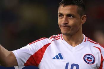 “Hay un chilenito llamado Alexis Sánchez”: periodista peruano calienta el Clásico del Pacífico con polémica comparación