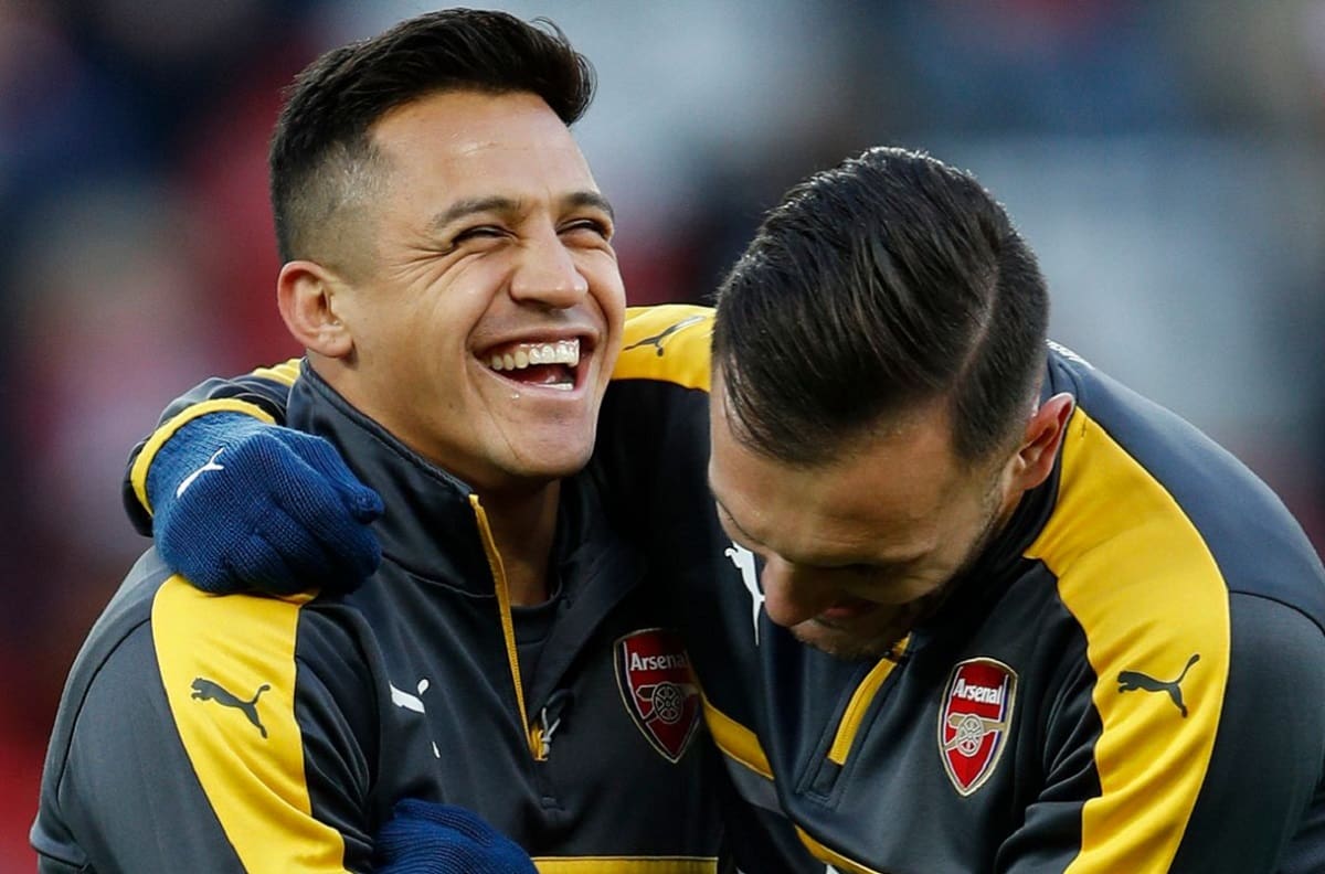El delantero español que reconoció sentirse intimidado por Alexis Sánchez en el Arsenal