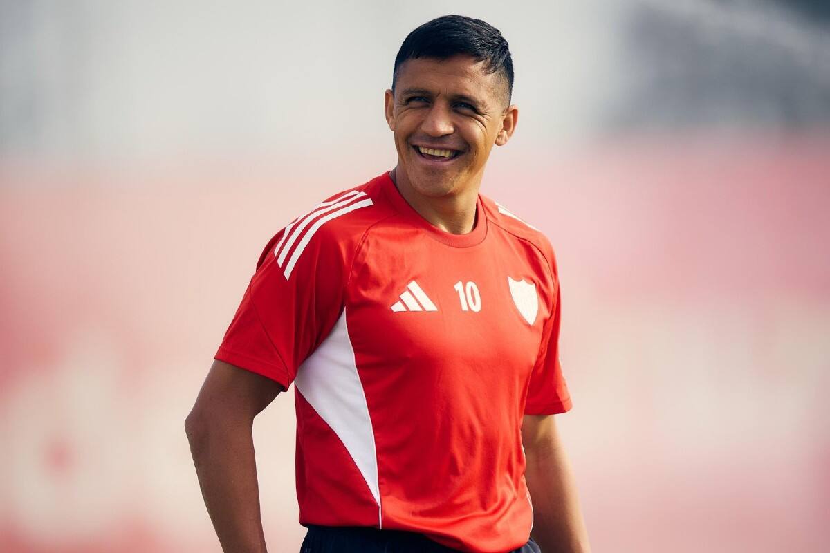 El delantero chileno podría sellar en las próximas semanas su continuidad en Sevilla. Foto: @sevilla en X