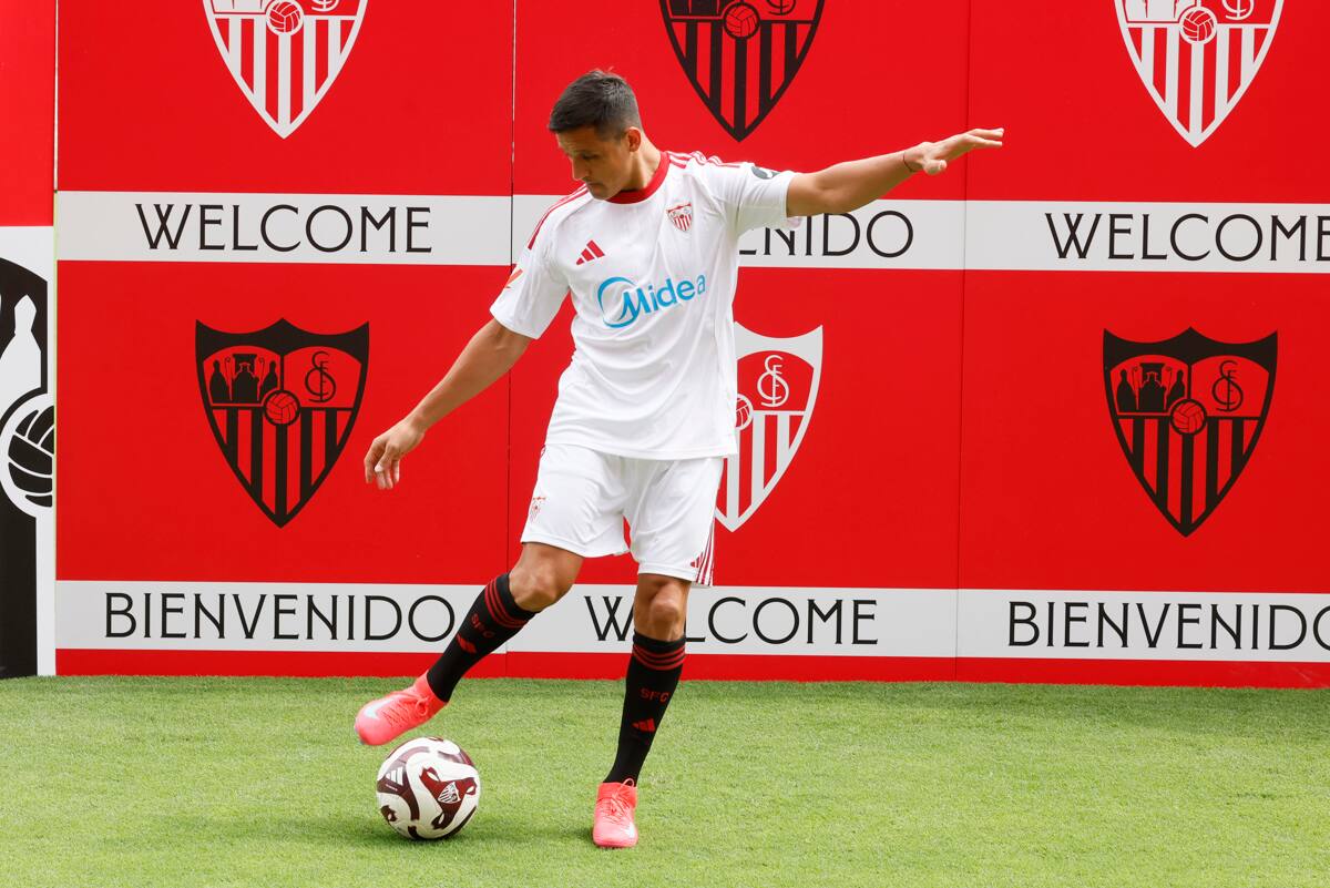 podría tener su debut con el Sevilla este viernes frente al Elche en el Ramón Sánchez Pizjuán.
