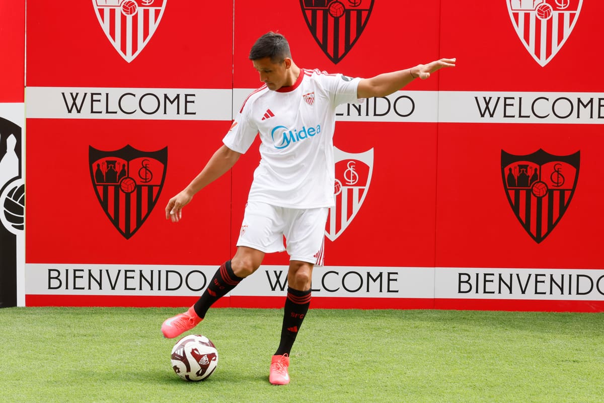 podría tener su debut con el Sevilla este viernes frente al Elche en el Ramón Sánchez Pizjuán.