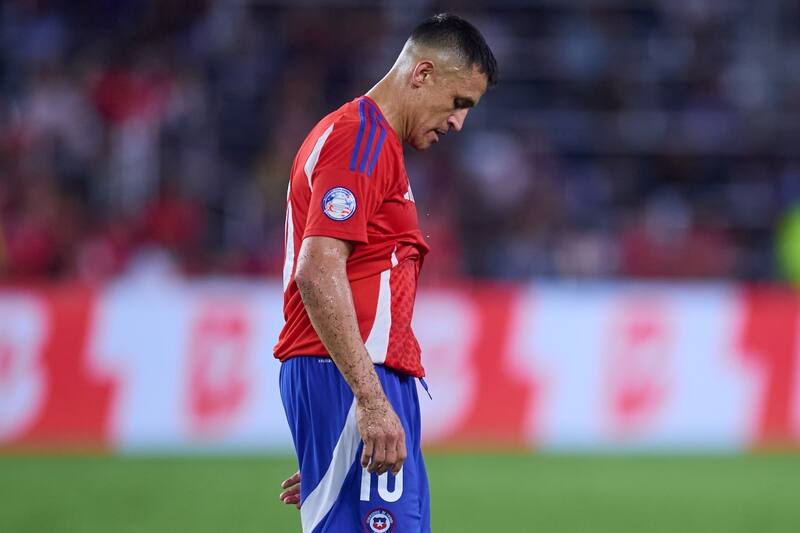 Alexis Sánchez podría quedarse fuera de los partidos contra Argentina y Bolivia. Foto: Agencia Aton.