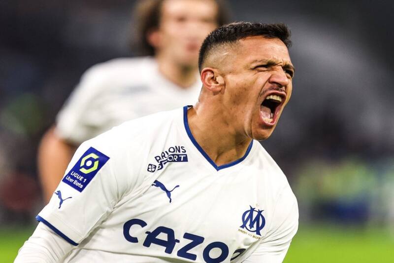 Alexis Sánchez celebra el 2-0 transitorio sobre Racing de Estrasburgo.