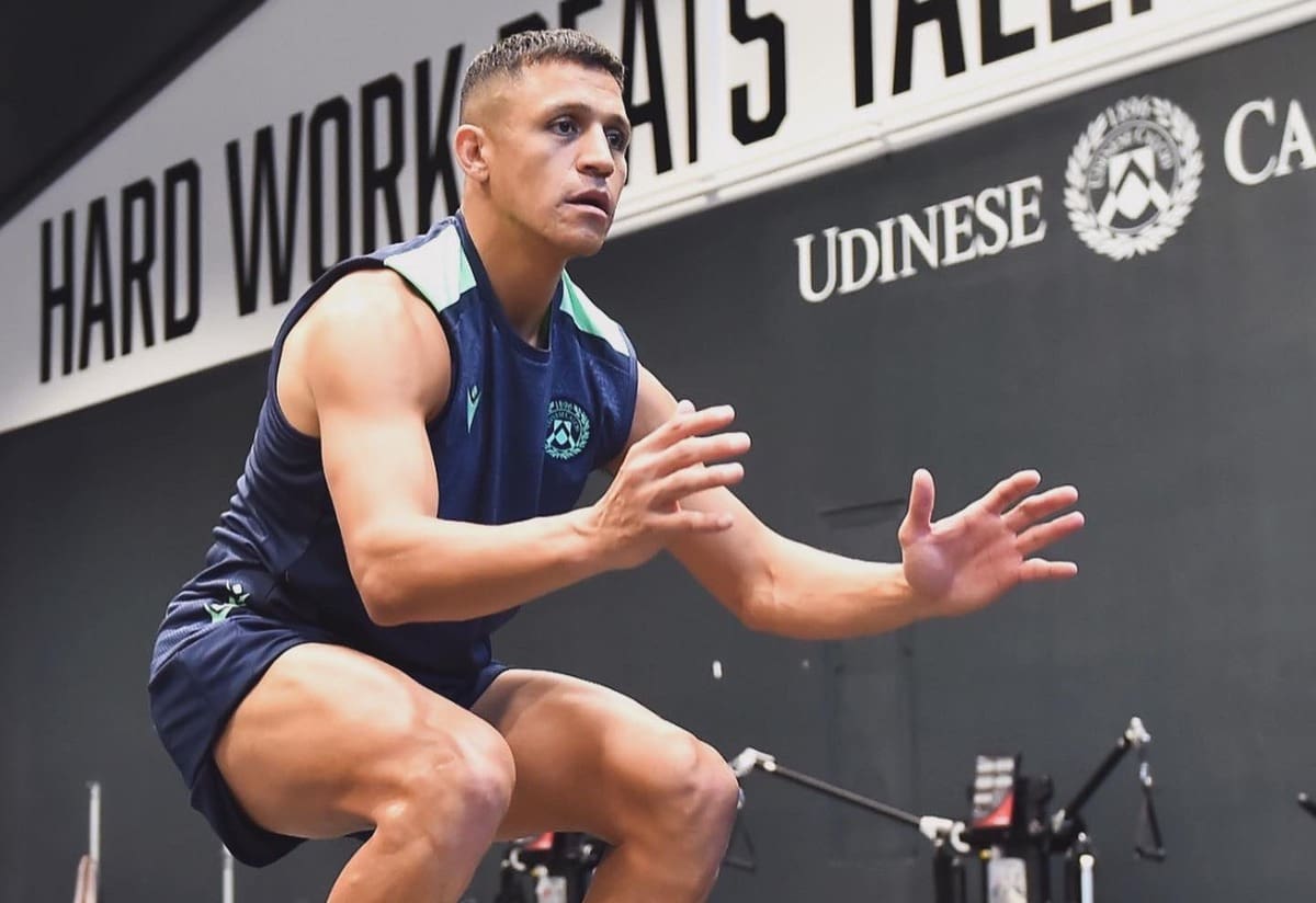 Alexis Sánchez se entrena para estar a disposición el 19 de octubre.