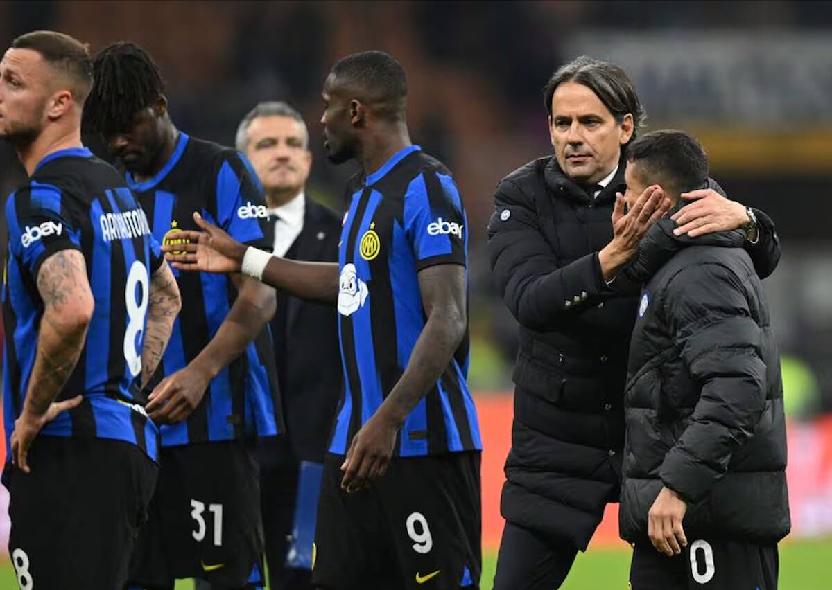 Alexis Sánchez junto al técnico Simone Inzaghi.