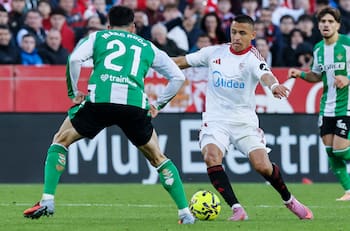 Así evaluaron a Alexis Sánchez en la derrota del Sevilla ante el Betis: “Le puso muchas ganas, pero...”