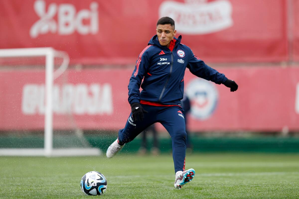 Alexis Sánchez entrenó con normalidad en JPD y fue confirmado por Eduardo Berizzo para el partido con Colombia. Foto: Comunicaciones/FFCh.