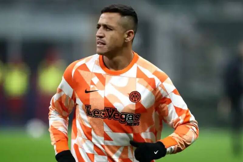 El tocopillano no termina de encajar en el Inter, ni siquiera ante la lesión de uno de los delanteros titulares.