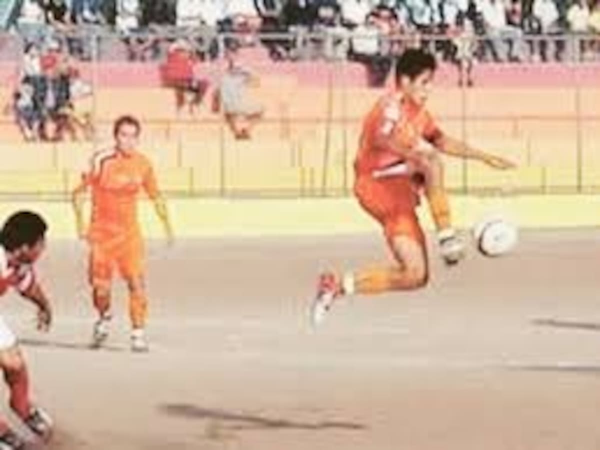 El goleador histórico de La Roja y la cancha de tierra.