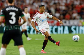 Matías Almeyda explicó por qué Alexis Sánchez salió del equipo titular del Sevilla