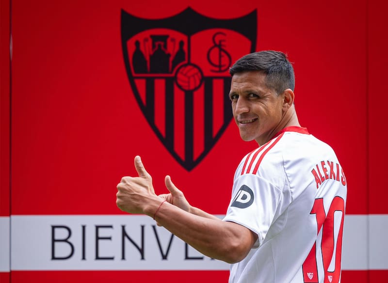 durante su presentación en el Sevilla, este martes. Foto: @SevillaFC en X.
