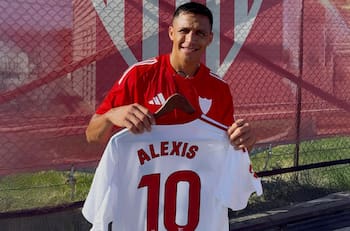 Menos que Vidal y a la par de Medel y Aránguiz: el nuevo sueldo de Alexis Sánchez ya no es una traba para su regreso a Chile