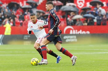 Relatan polémica acción de Alexis Sánchez con compañero en derrota del Sevilla: dura acusación en contra