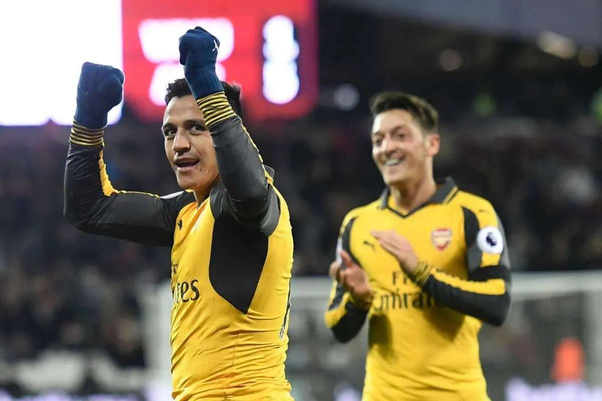 y Mesut Özil en su estadía en el Arsenal.