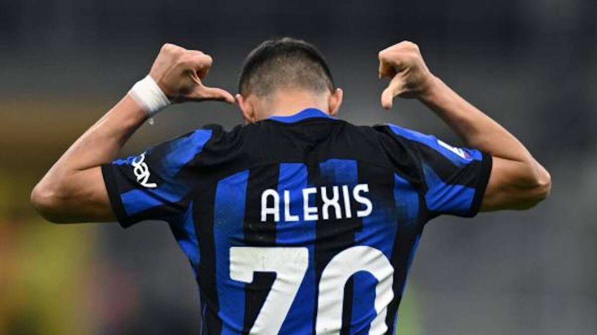 Alexis Sánchez saborea un nuevo Scudetto.