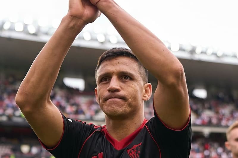 El tocopillano se alista para el reencuentro con el Barcelona. Foto: Instagram @sevillafc