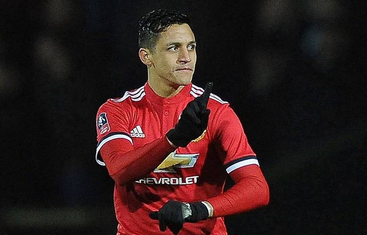 Alexis Sánchez quema de camiseta