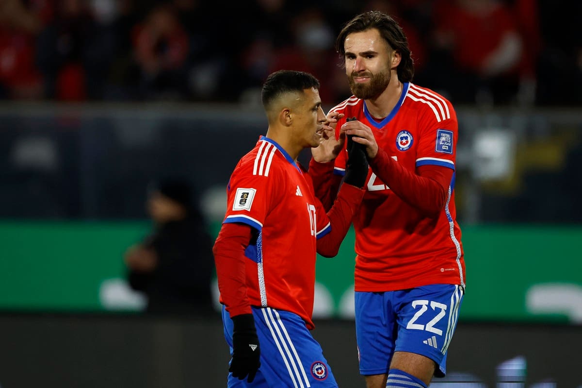 El jugador de Sheffield incluyó al Tocopillano entre los mejores sudamericanos que han pasado por la Premier League: Foto: Aton