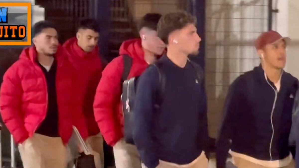 VIDEO | Tenso momento de Alexis Sánchez y Suazo en Sevilla: increpados a gritos de “nos mandan a Segunda”