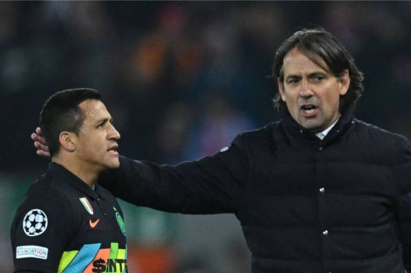 EL entrenador se quedará en Milán, pero es muy difícil que el tocopillano siga allí la próxima temporada.