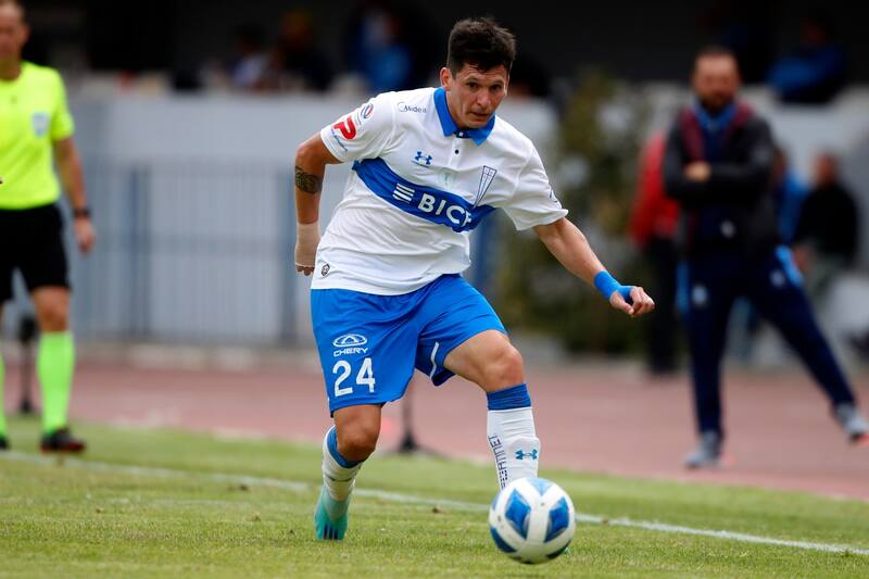 Alfonso Parot hace sufrir a Ariel Holan y la UC. Foto: Agencia Aton.