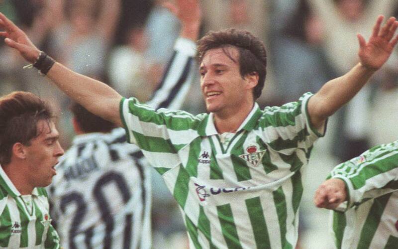 Fue apodado como el "mago de las botas blancas" en su etapa en el Betis.