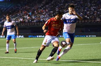 “Sáquenlo ahora”: el jugador de la UC que enardeció a los hinchas en el duelo ante Unión Española
