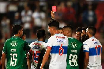 El “medio problema” de la UC: una sorpresa o un canterano podrían ser el volante de corte ante Unión La Calera