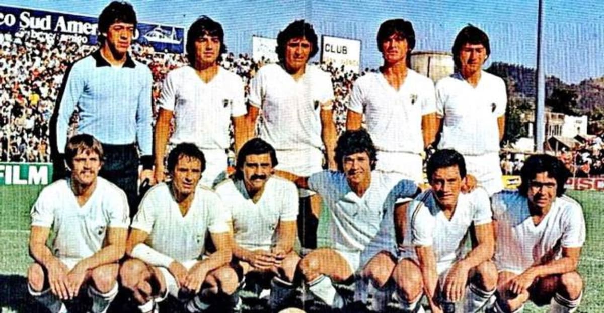 Abajo, cuarto de izquierda a derecha. En Palestino, Arias formó una gran amistad con Arturo Salah (quinto de izquierda a derecha).