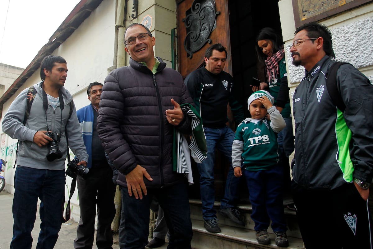 Fue despedido por los hinchas en la sede de Santuago Wanderers.